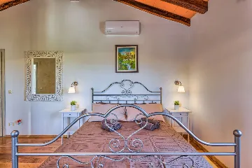 4-Bedroom Villa with Private Pool in Krmed