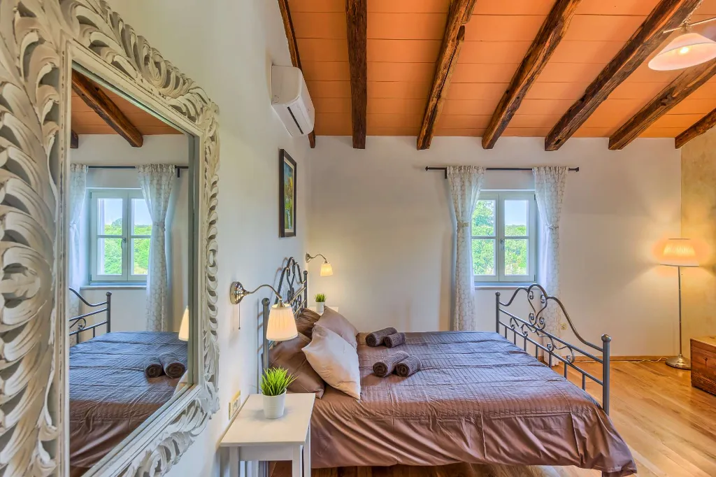 4-Bedroom Villa with Private Pool in Krmed