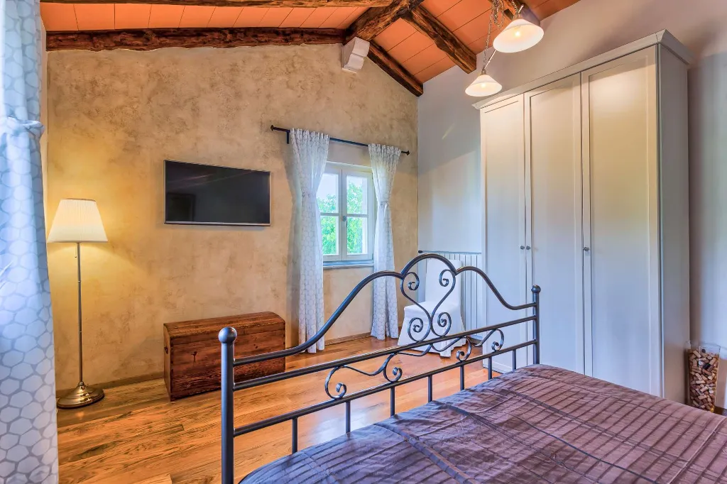4-Bedroom Villa with Private Pool in Krmed