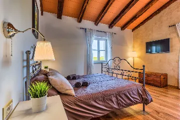 4-Bedroom Villa with Private Pool in Krmed