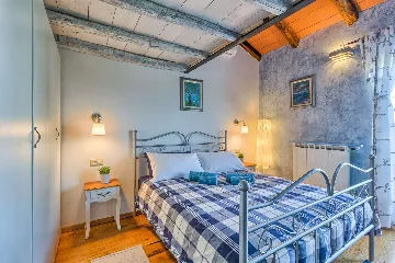 4-Bedroom Villa with Private Pool in Krmed