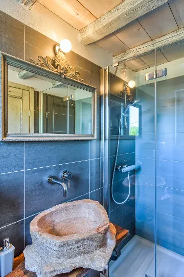 4-Bedroom Villa with Private Pool in Krmed