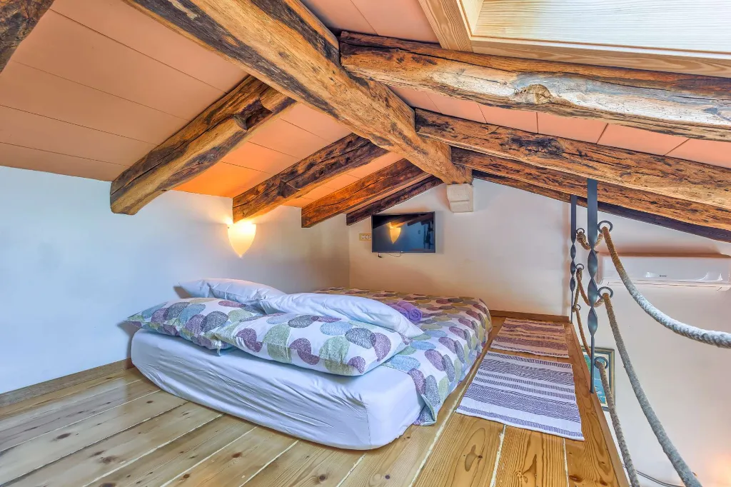 4-Bedroom Villa with Private Pool in Krmed