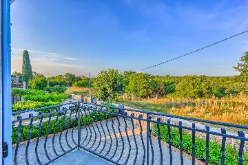 4-Bedroom Villa with Private Pool in Krmed