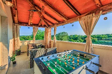 4-Bedroom Villa with Private Pool in Krmed