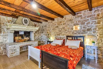 4-Bedroom Villa with Private Pool in Krmed