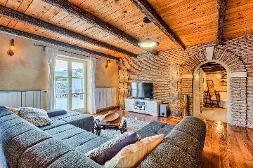 4-Bedroom Villa with Private Pool in Krmed