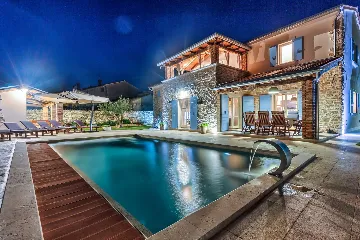4-Bedroom Villa with Private Pool in Krmed