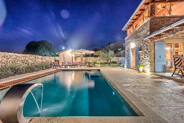 4-Bedroom Villa with Private Pool in Krmed