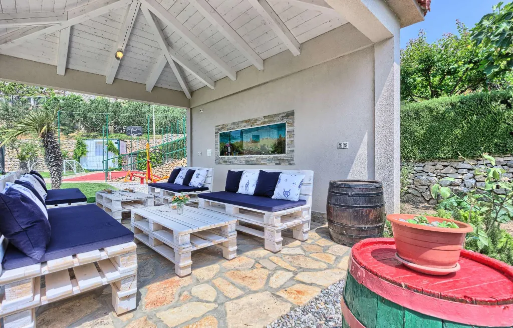 Jesenice Villa for 22 Guests with Pool & Jacuzzi