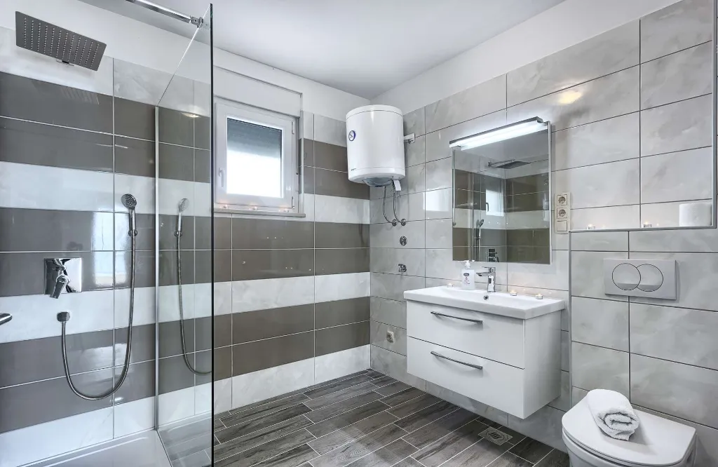 Jesenice Villa for 22 Guests with Pool & Jacuzzi