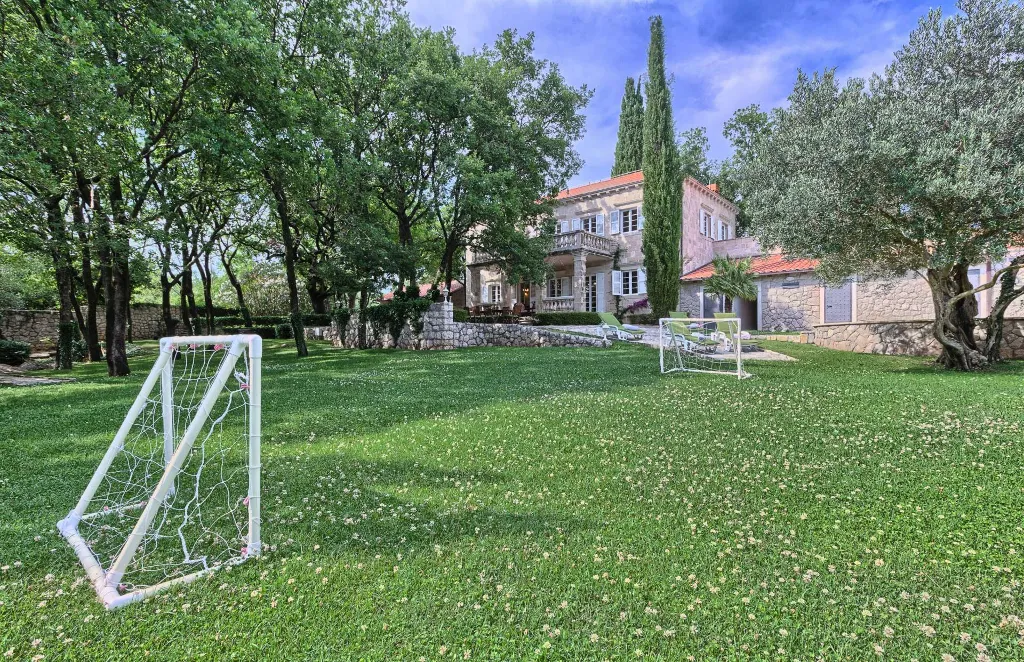 4-Bedroom Villa in Cilipi for Up to 8 Guests