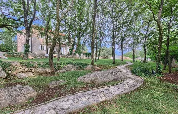 4-Bedroom Villa in Cilipi for Up to 8 Guests