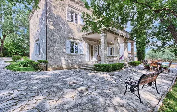 4-Bedroom Villa in Cilipi for Up to 8 Guests