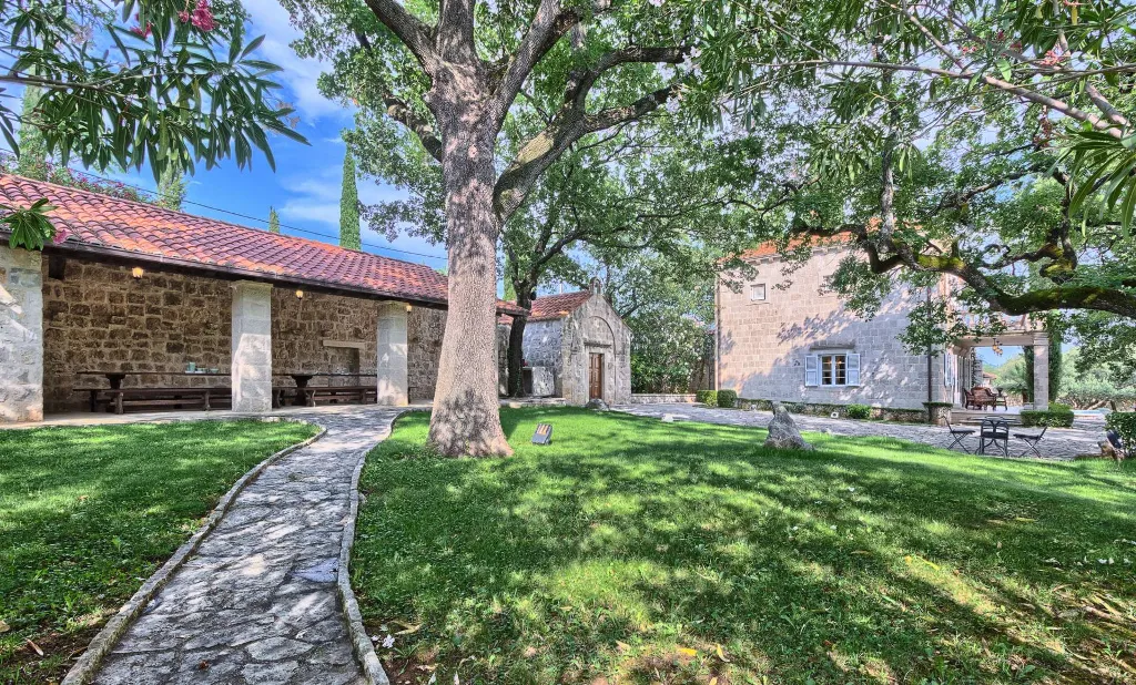 4-Bedroom Villa in Cilipi for Up to 8 Guests