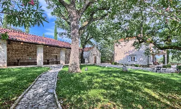 4-Bedroom Villa in Cilipi for Up to 8 Guests