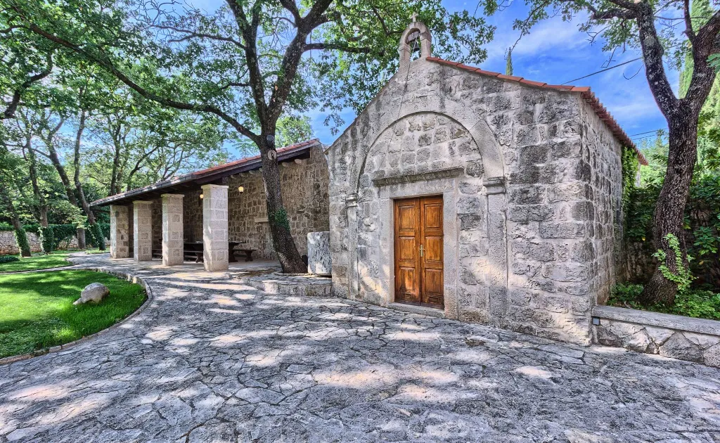 4-Bedroom Villa in Cilipi for Up to 8 Guests