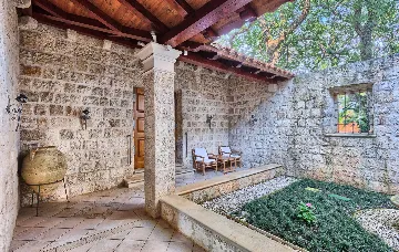 4-Bedroom Villa in Cilipi for Up to 8 Guests