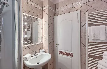 4-Bedroom Villa in Cilipi for Up to 8 Guests