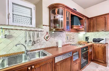 4-Bedroom Villa in Cilipi for Up to 8 Guests