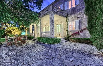 4-Bedroom Villa in Cilipi for Up to 8 Guests