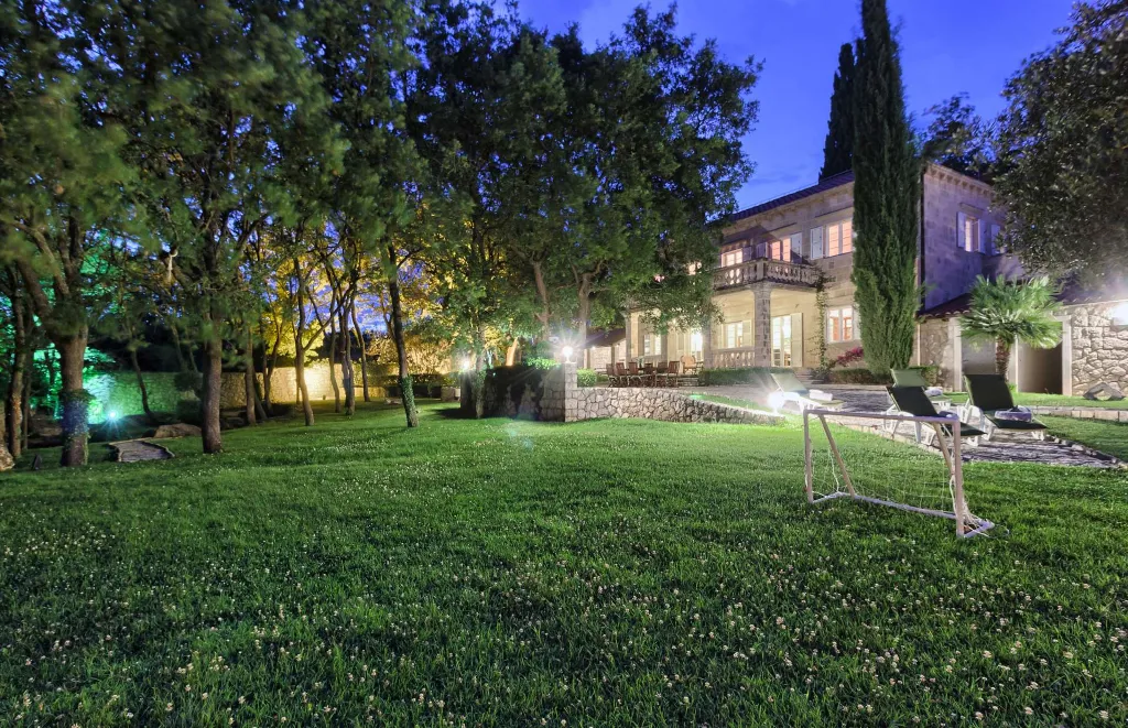 4-Bedroom Villa in Cilipi for Up to 8 Guests