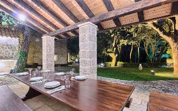 4-Bedroom Villa in Cilipi for Up to 8 Guests