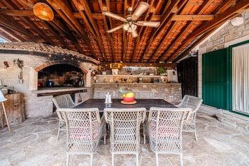 Stone Holiday House in Milna, Brač for 6 Guests
