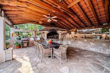 Stone Holiday House in Milna, Brač for 6 Guests