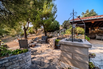 Stone Holiday House in Milna, Brač for 6 Guests