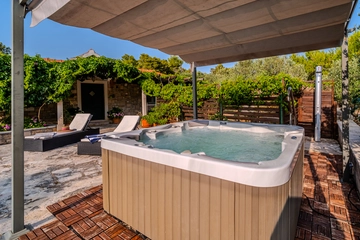 Stone Holiday House in Milna, Brač for 6 Guests