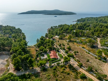 Stone Holiday House in Milna, Brač for 6 Guests