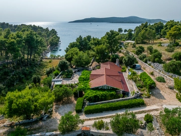 Stone Holiday House in Milna, Brač for 6 Guests