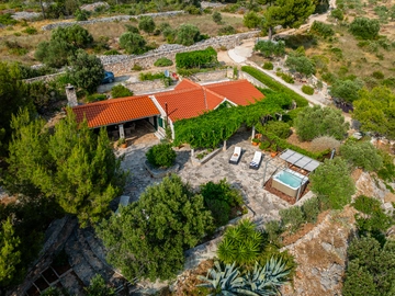 Stone Holiday House in Milna, Brač for 6 Guests