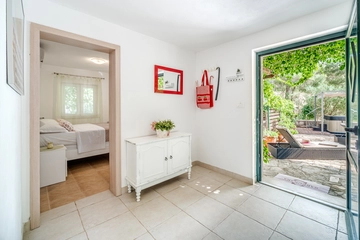 Stone Holiday House in Milna, Brač for 6 Guests