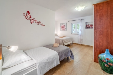 Stone Holiday House in Milna, Brač for 6 Guests