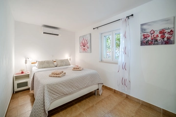 Stone Holiday House in Milna, Brač for 6 Guests