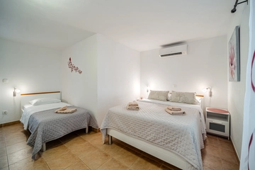 Stone Holiday House in Milna, Brač for 6 Guests