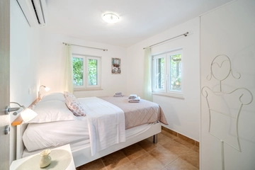 Stone Holiday House in Milna, Brač for 6 Guests