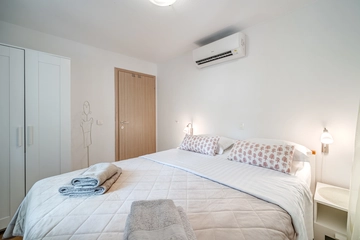 Stone Holiday House in Milna, Brač for 6 Guests