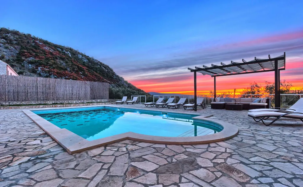 Dubravka 6-Bedroom Villa for Up to 16 Guests