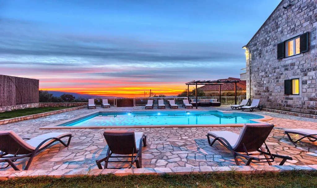 Dubravka 6-Bedroom Villa for Up to 16 Guests