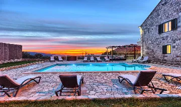 Dubravka 6-Bedroom Villa for Up to 16 Guests