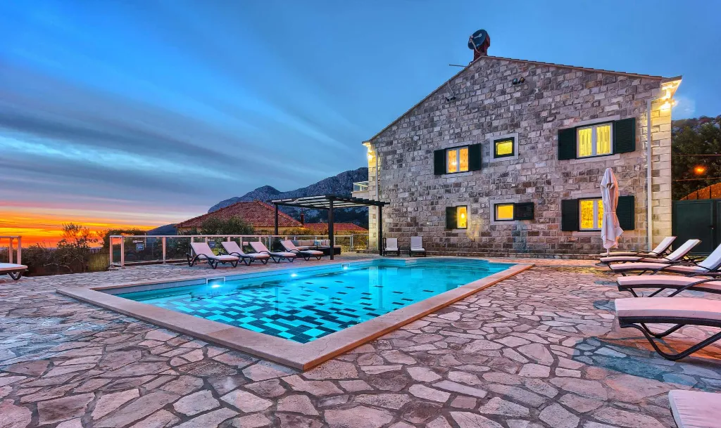Dubravka 6-Bedroom Villa for Up to 16 Guests
