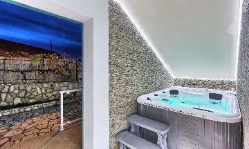 Dubravka 6-Bedroom Villa for Up to 16 Guests