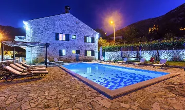 Dubravka 6-Bedroom Villa for Up to 16 Guests