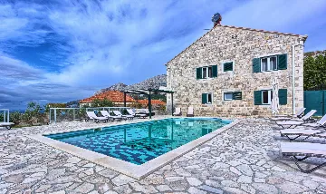 Dubravka 6-Bedroom Villa for Up to 16 Guests