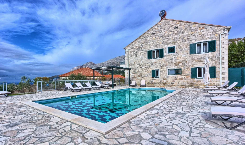 Dubravka 6-Bedroom Villa for Up to 16 Guests
