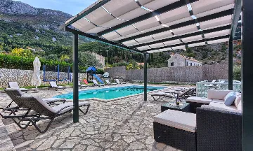 Dubravka 6-Bedroom Villa for Up to 16 Guests