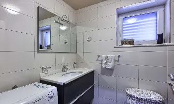 Dubravka 6-Bedroom Villa for Up to 16 Guests